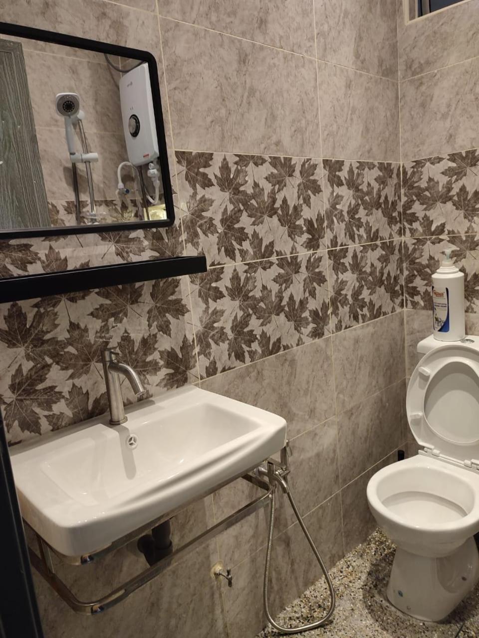Adik Aisyah Muji Pistachio Homestay Cameron Highlands Тана Рата Екстериор снимка